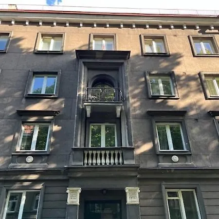 Cozy Next To Old Town Daire